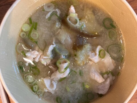 ナスと豚肉の味噌汁